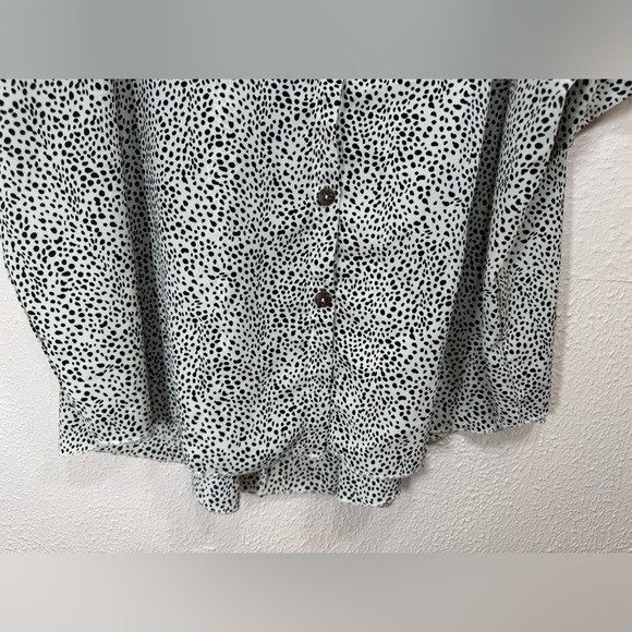 Easel Leopard Animal Print Button Down Front Oversized Shirt Women’s Size Large - Picture 7 of 13